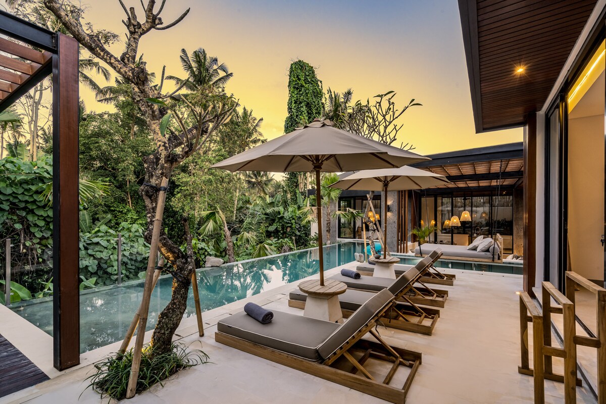 Golden Lion Embrace 3BR Villa with Pool in Ubud 32