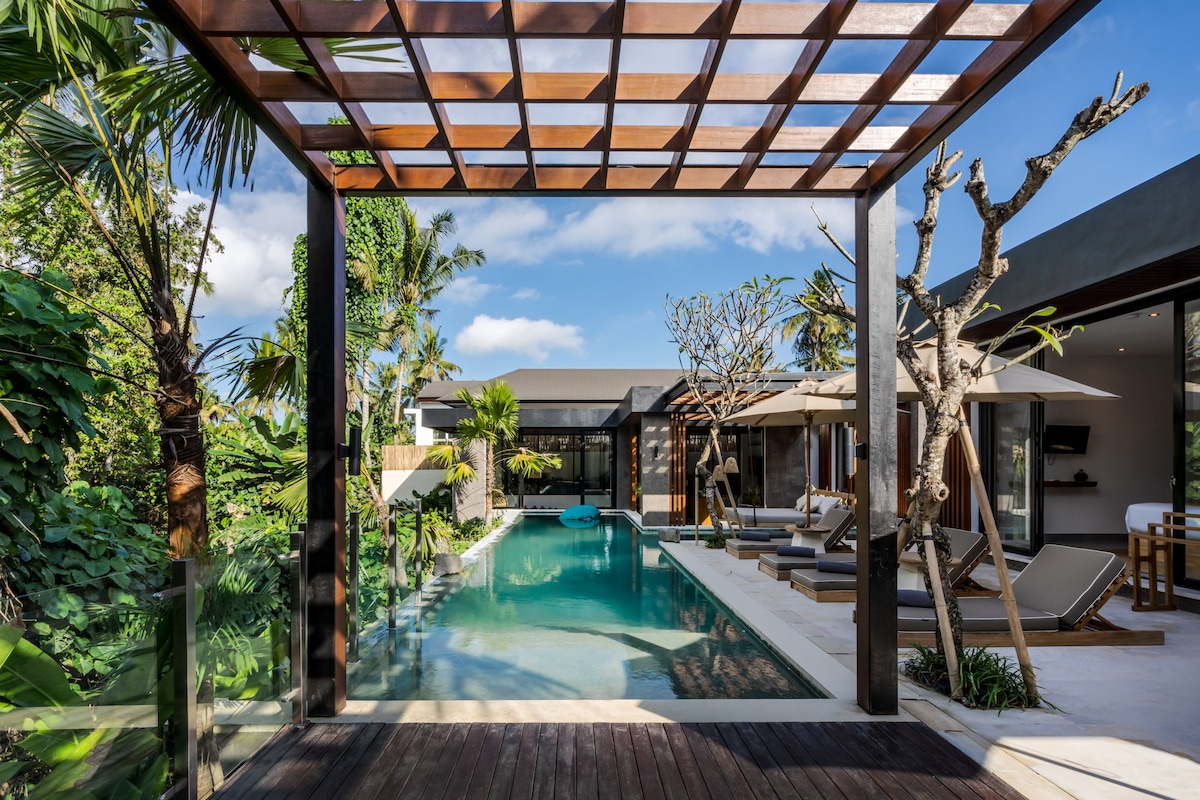 Golden Lion Embrace 3BR Villa with Pool in Ubud 34