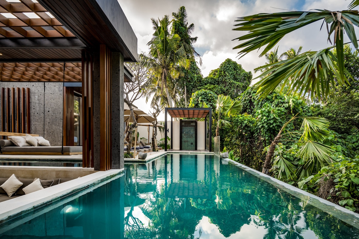 Golden Lion Embrace 3BR Villa with Pool in Ubud 37
