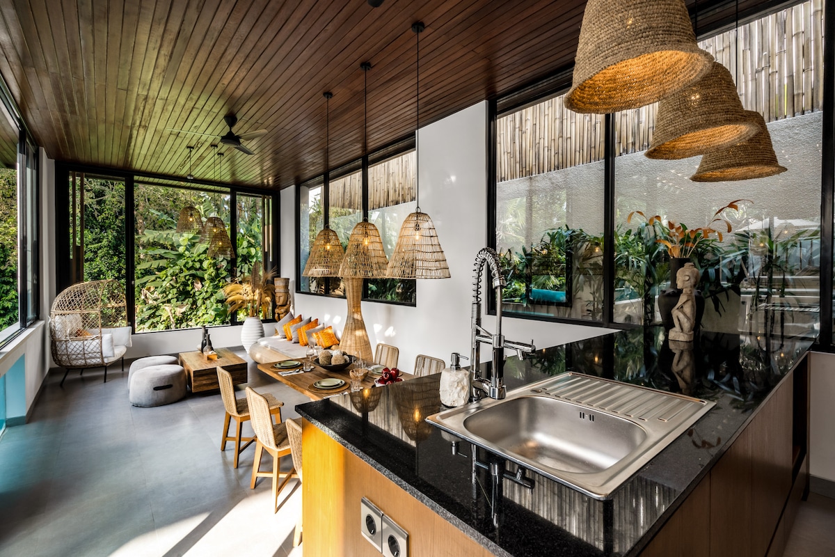 Golden Lion Embrace 3BR Villa with Pool in Ubud 4