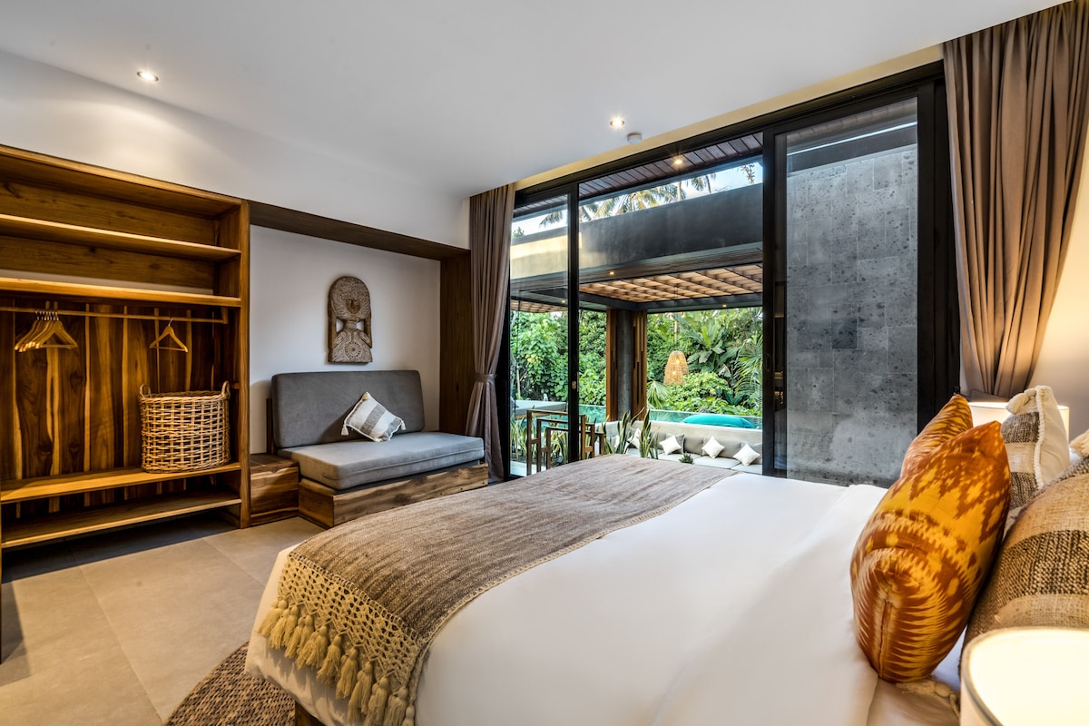 Golden Lion Embrace 3BR Villa with Pool in Ubud 7