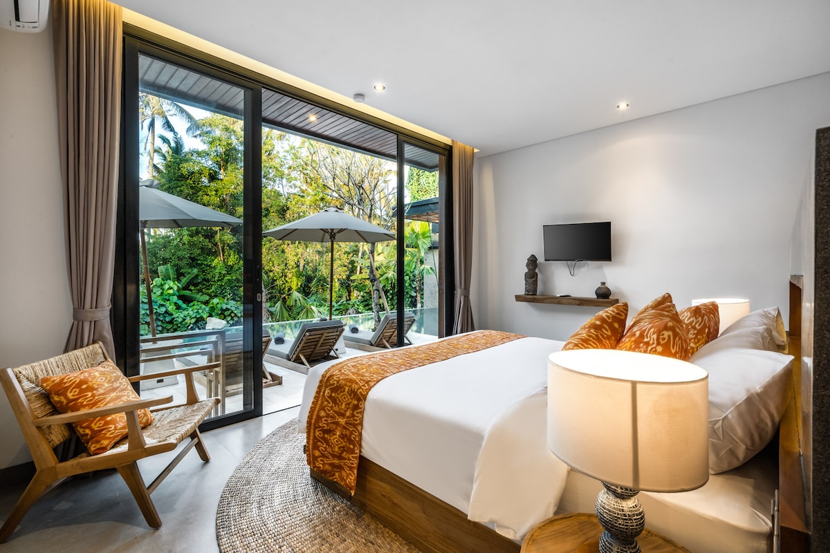 Golden Lion Embrace 3BR Villa with Pool in Ubud 9