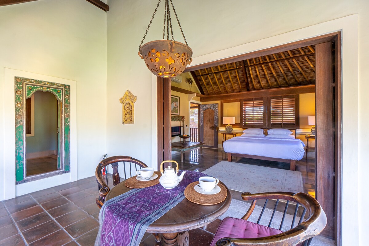 Designer 4BR Luxury Villa Close to the Beach 13
