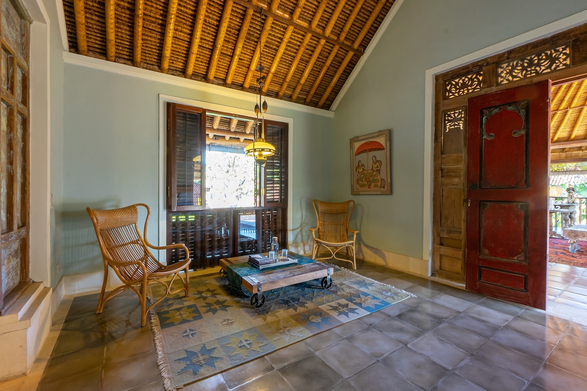 Designer 4BR Luxury Villa Close to the Beach 20