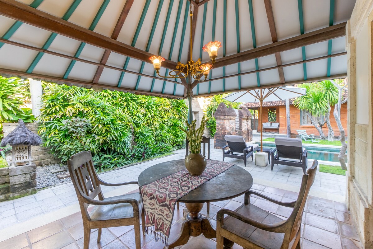 Designer 4BR Luxury Villa Close to the Beach 23