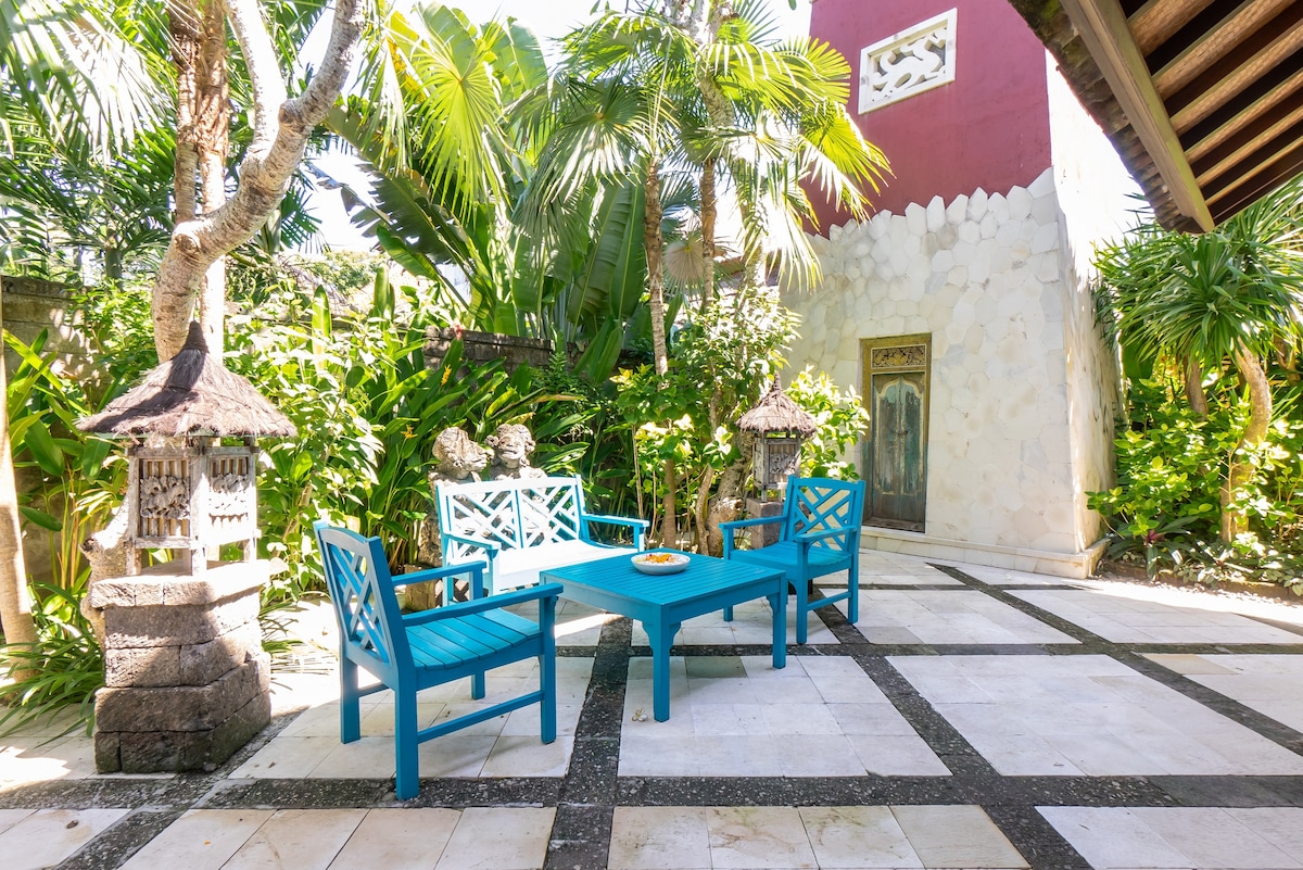 Designer 4BR Luxury Villa Close to the Beach 30