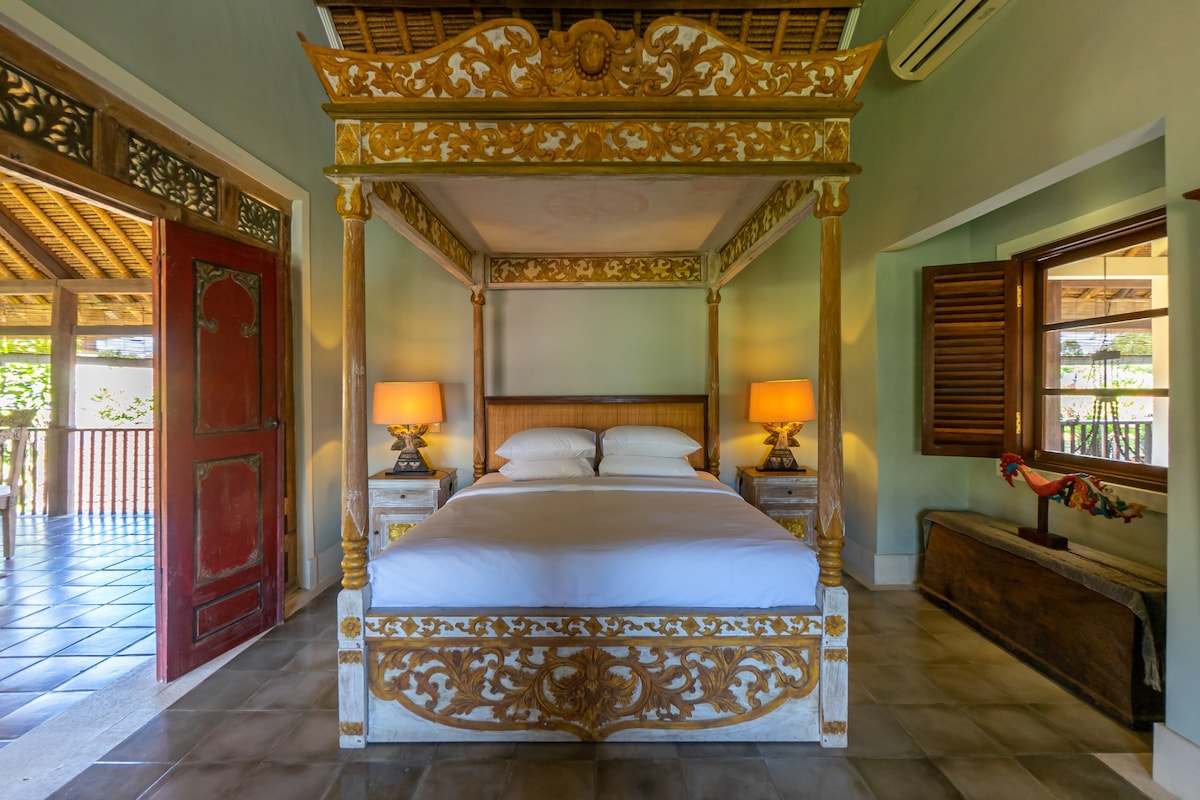 Designer 4BR Luxury Villa Close to the Beach 5