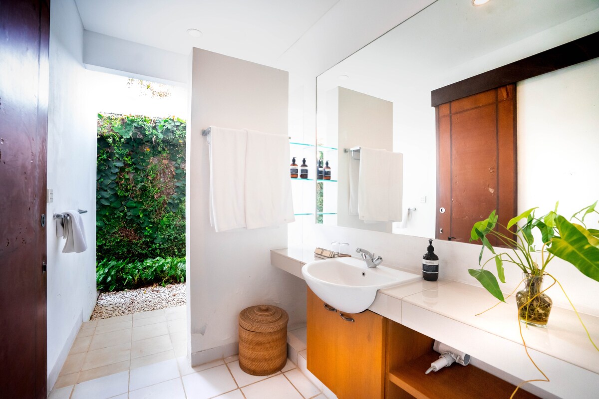 Quiet and Charming 3BR Villa Near Sanur Beach 56