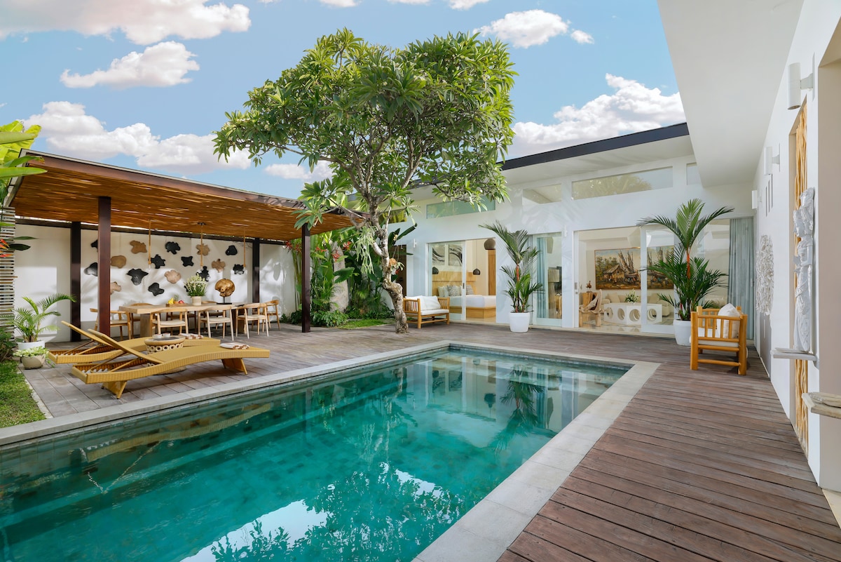 Peaceful 3 BR Villa in Sanur with Full Staff 1