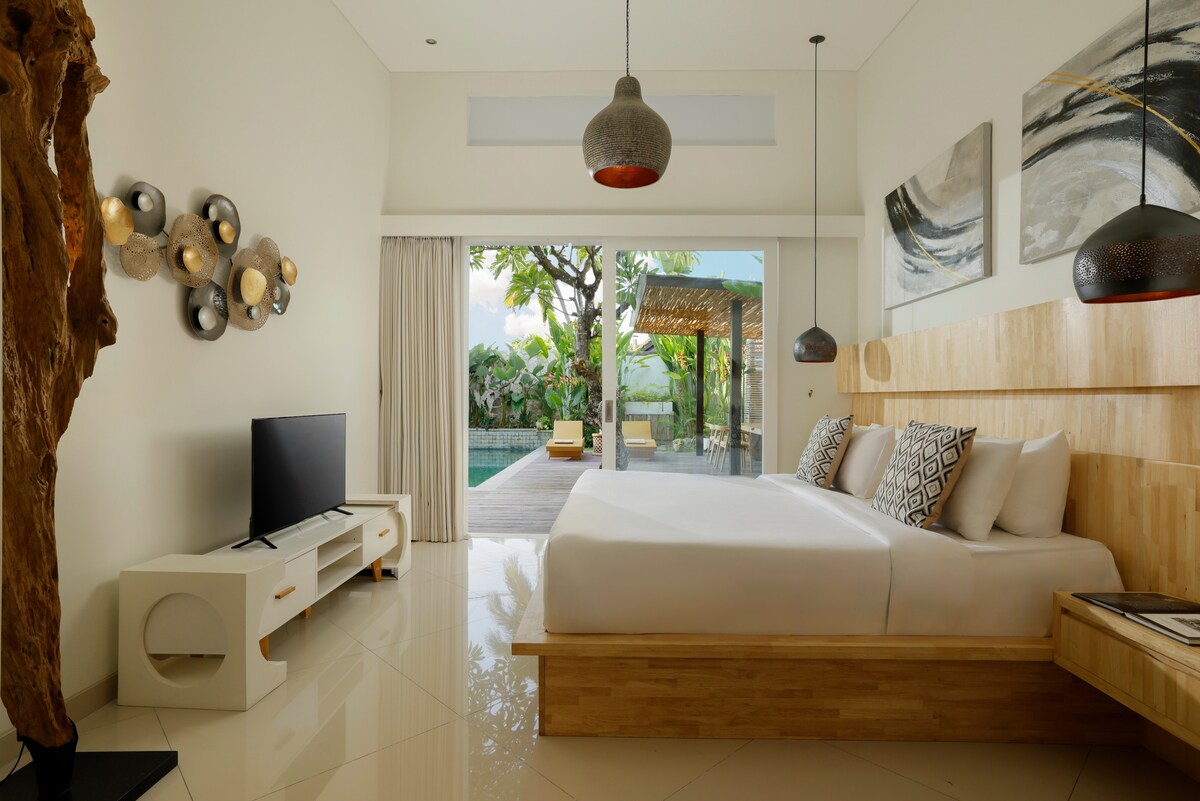 Peaceful 3 BR Villa in Sanur with Full Staff 12