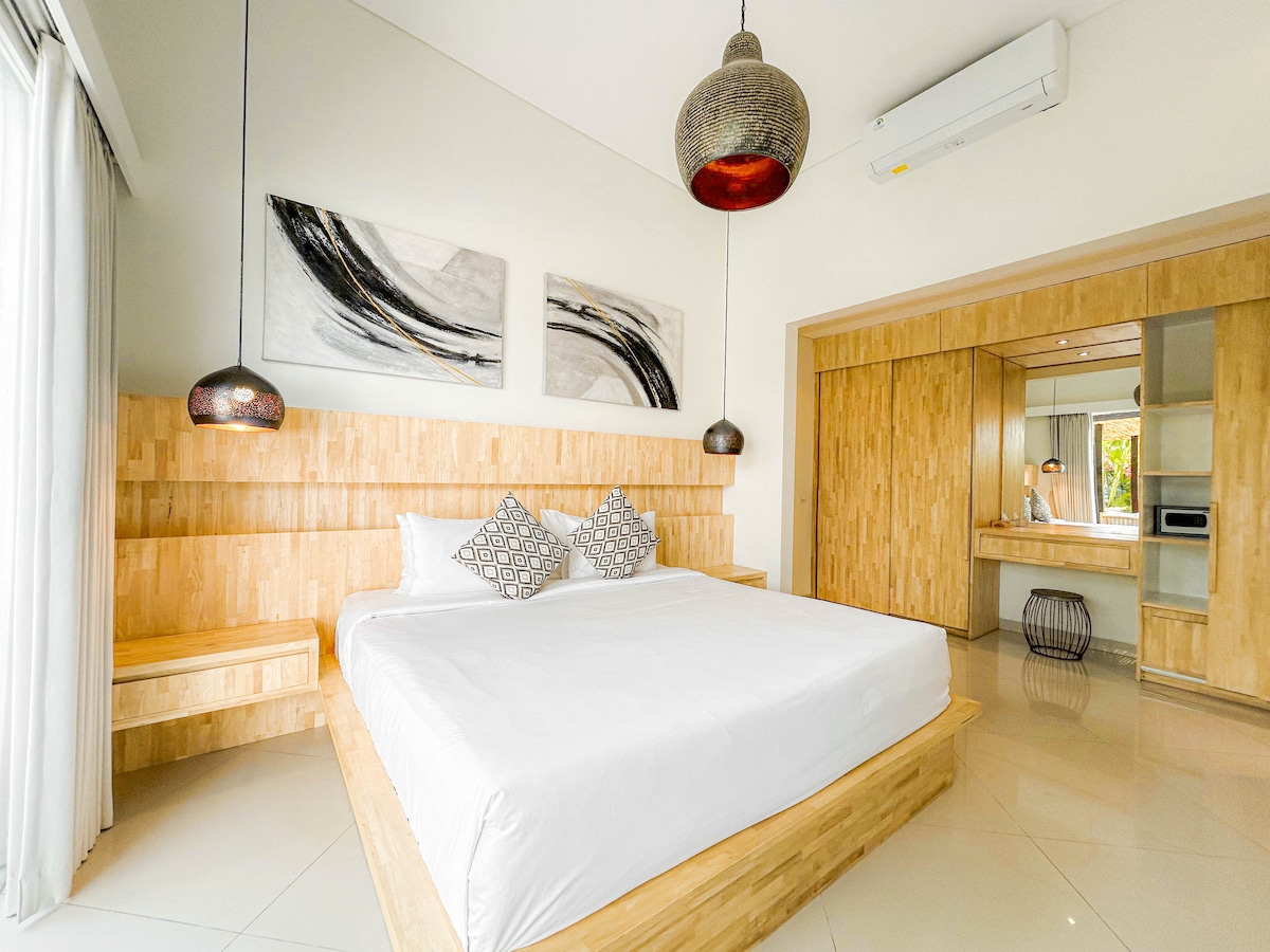 Peaceful 3 BR Villa in Sanur with Full Staff 17