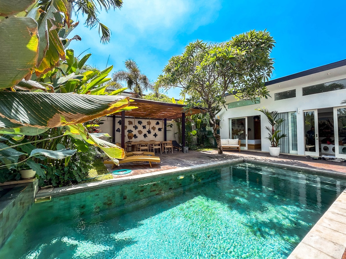 Peaceful 3 BR Villa in Sanur with Full Staff 2
