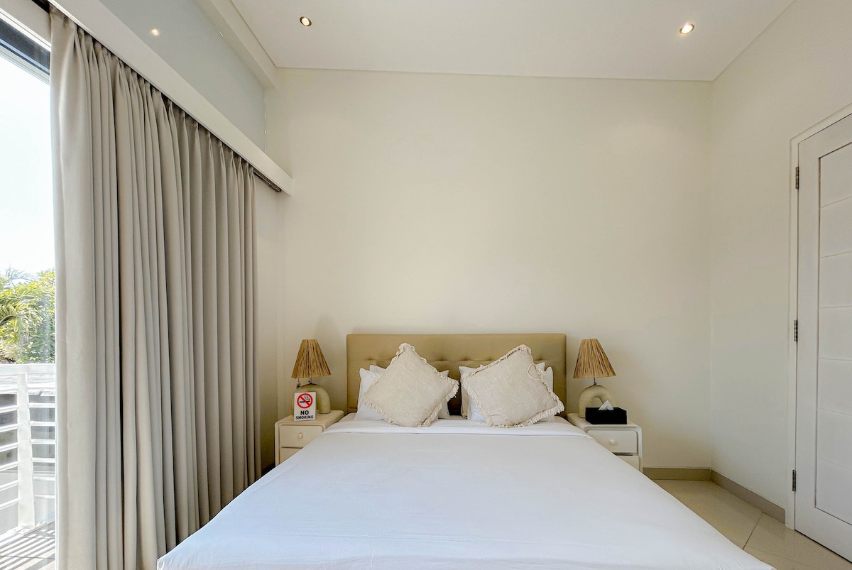 Peaceful 3 BR Villa in Sanur with Full Staff 21