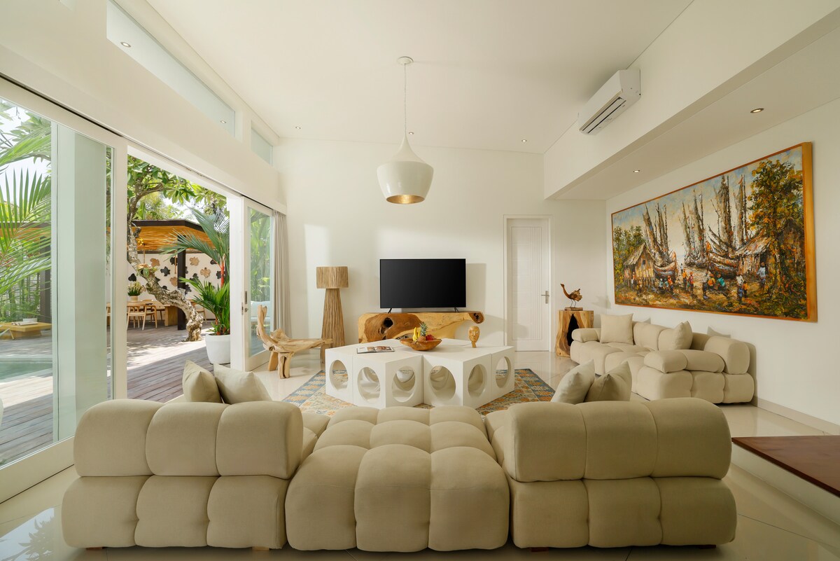 Peaceful 3 BR Villa in Sanur with Full Staff 3