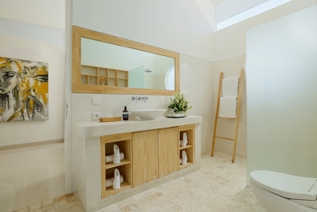 Peaceful 3 BR Villa in Sanur with Full Staff 30