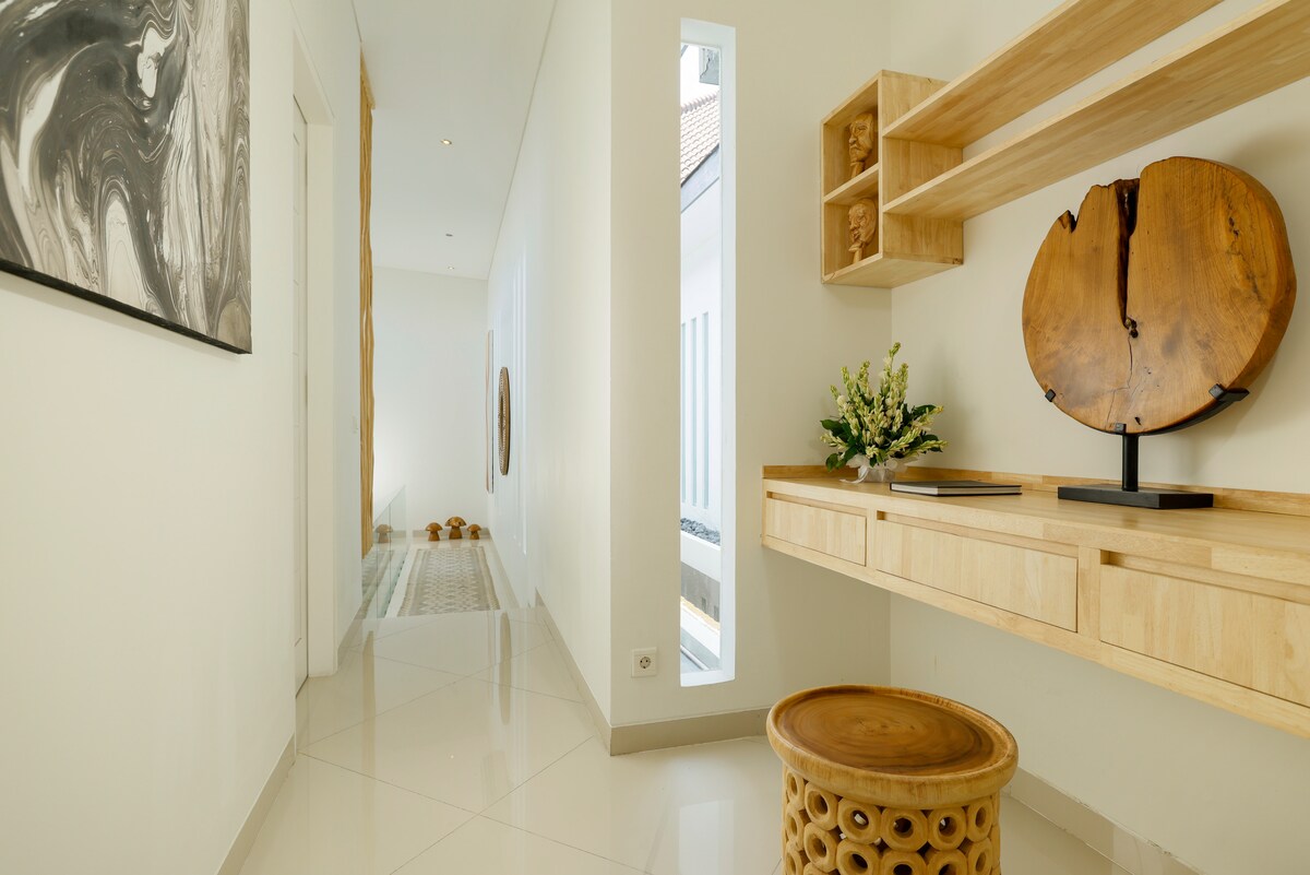 Peaceful 3 BR Villa in Sanur with Full Staff 31