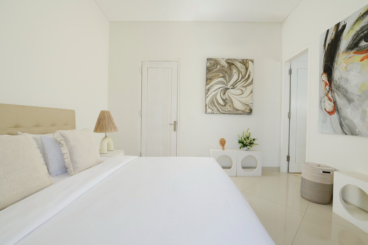 Peaceful 3 BR Villa in Sanur with Full Staff 32