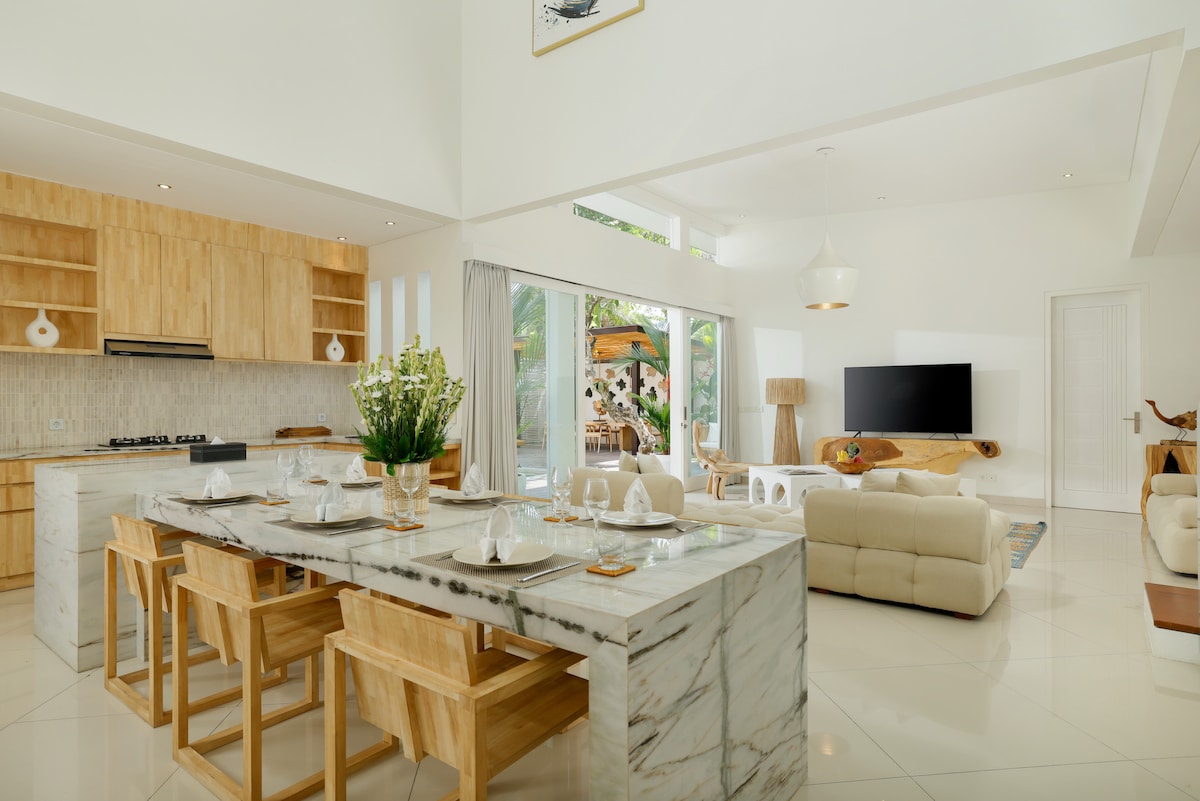 Peaceful 3 BR Villa in Sanur with Full Staff 5