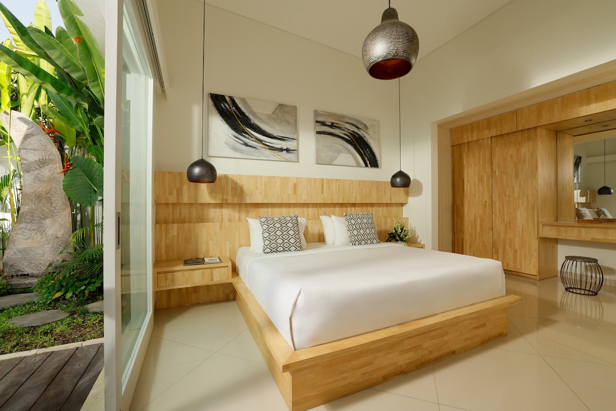 Peaceful 3 BR Villa in Sanur with Full Staff 6