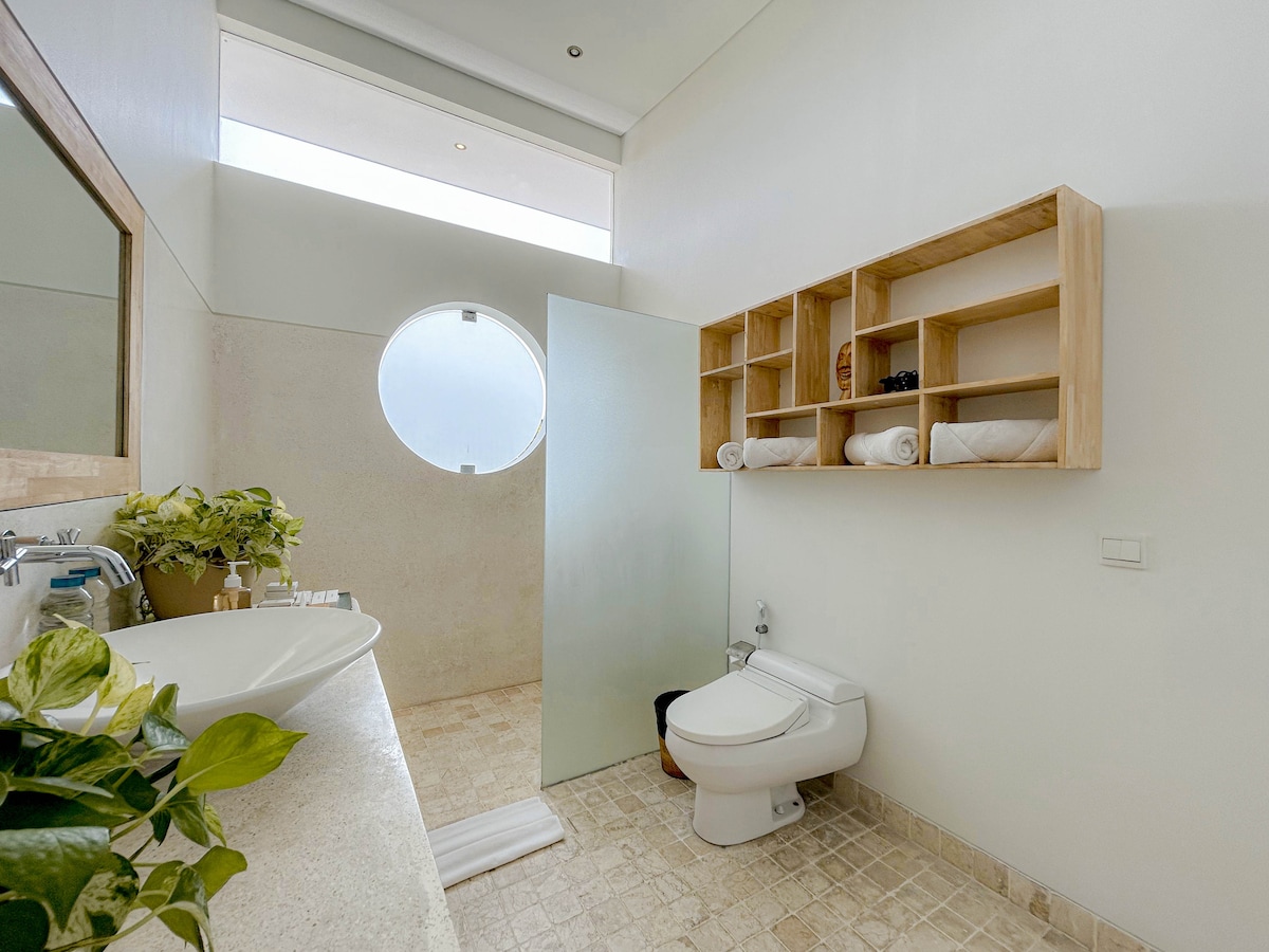 Peaceful 3 BR Villa in Sanur with Full Staff 9