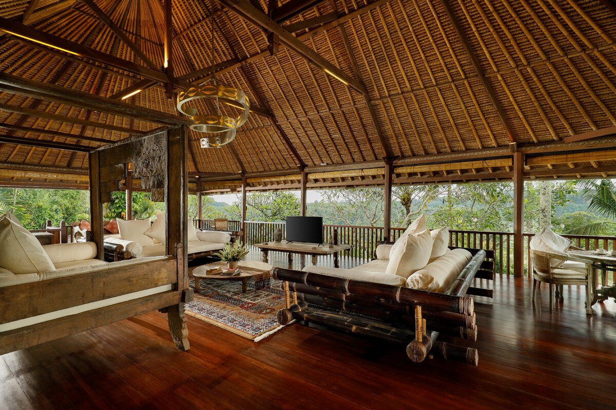 3BR Designer Villa w/ Panoramic Sayan Valley View 1