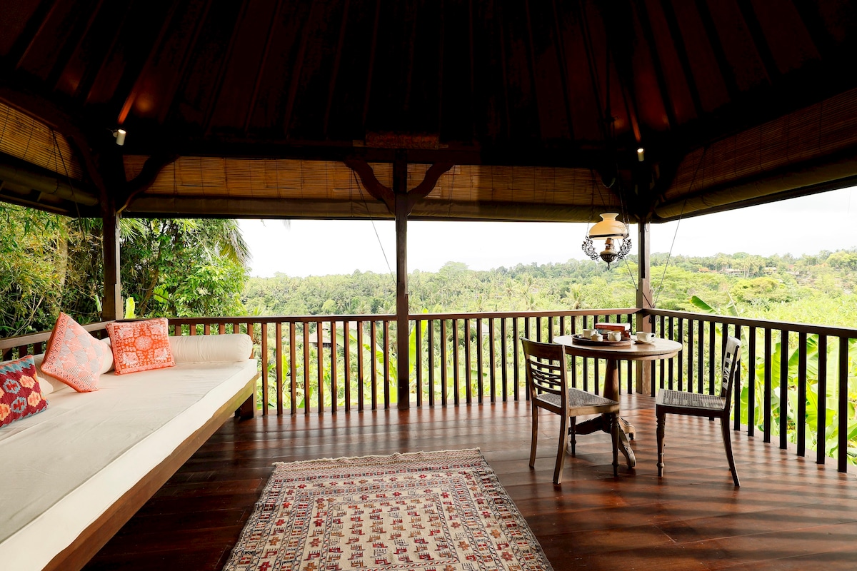3BR Designer Villa w/ Panoramic Sayan Valley View 17