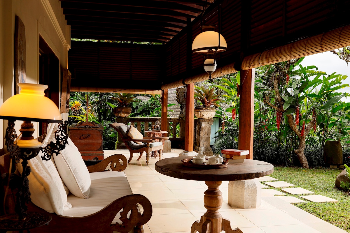 3BR Designer Villa w/ Panoramic Sayan Valley View 19
