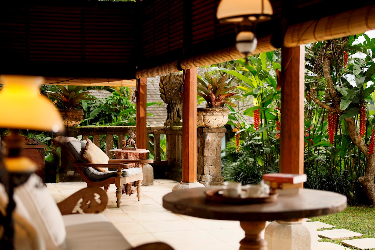 3BR Designer Villa w/ Panoramic Sayan Valley View 21