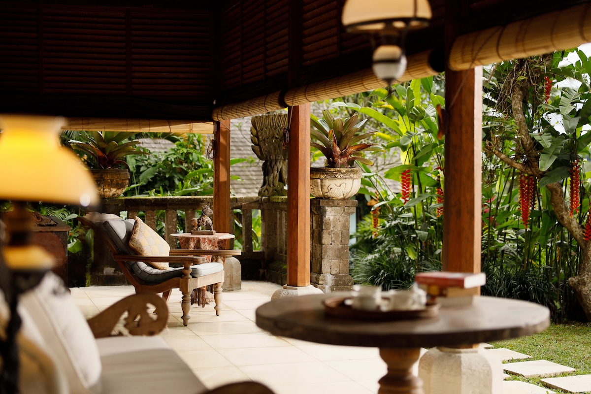 3BR Designer Villa w/ Panoramic Sayan Valley View 23