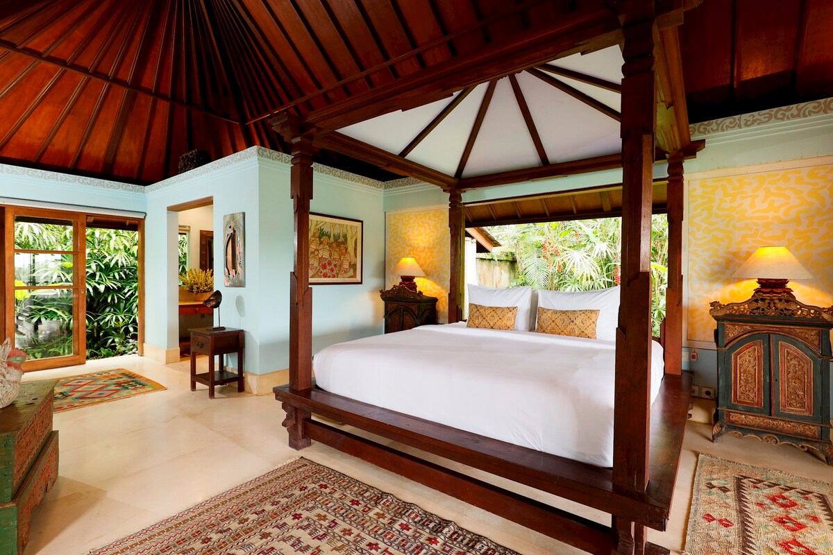 3BR Designer Villa w/ Panoramic Sayan Valley View 3