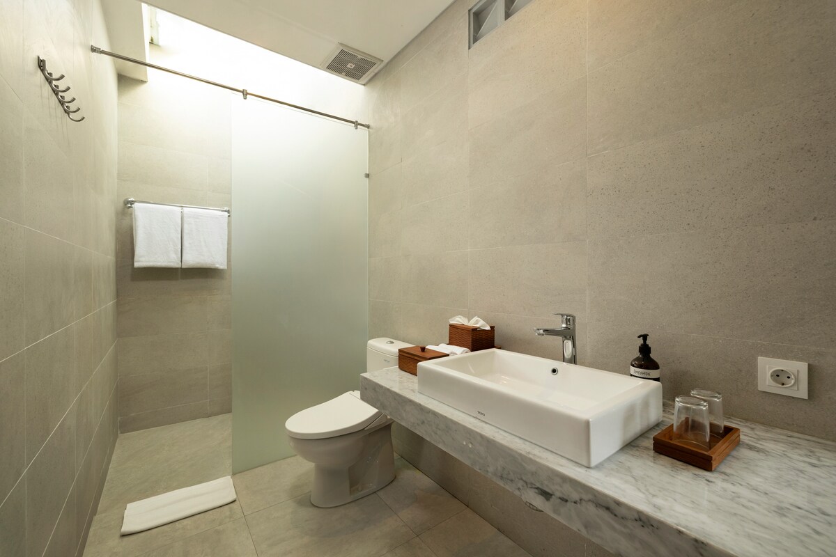 Quiet and Modern 5BR Villa with Daily Cleaning 12