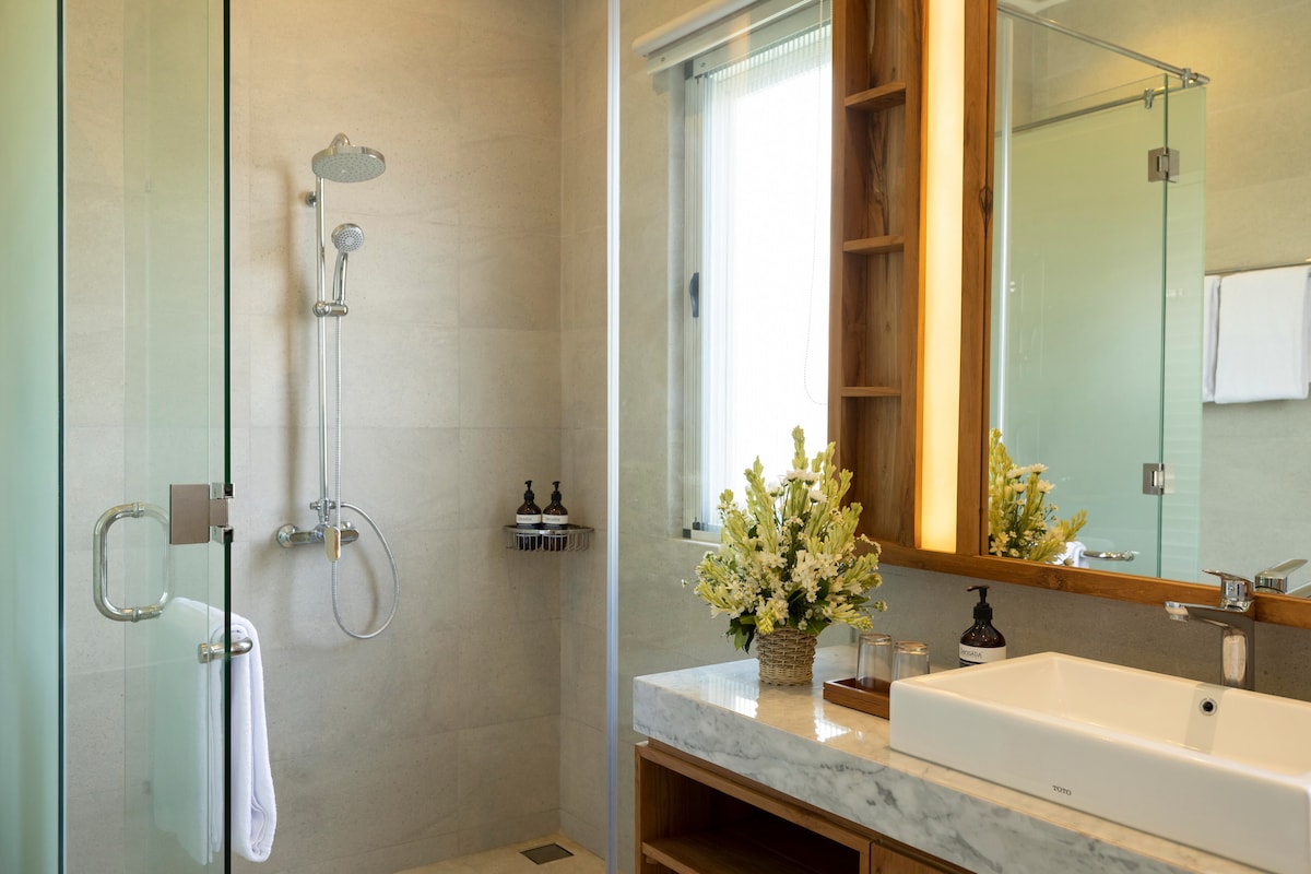 Quiet and Modern 5BR Villa with Daily Cleaning 13