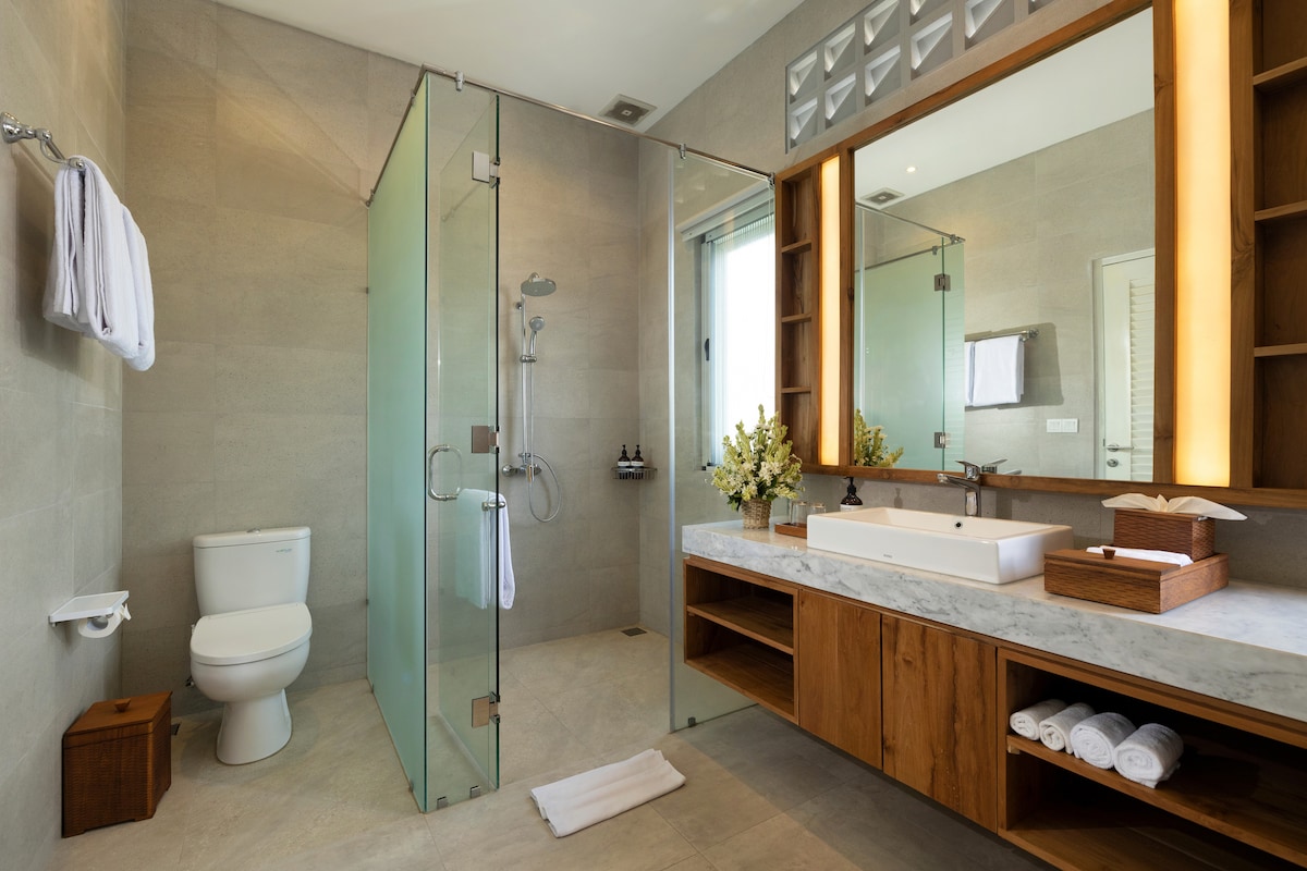 Quiet and Modern 5BR Villa with Daily Cleaning 9