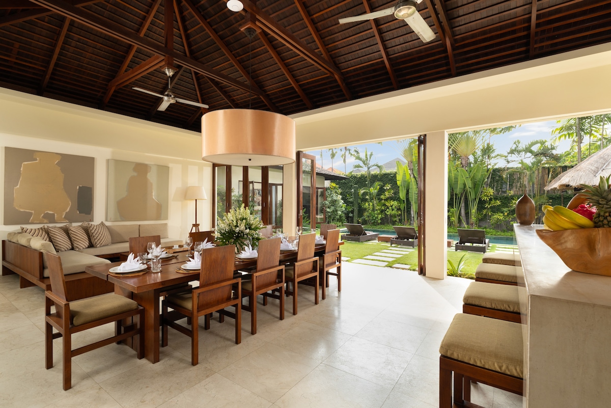Luxury 5BR Designer Villa with Full Staff 10