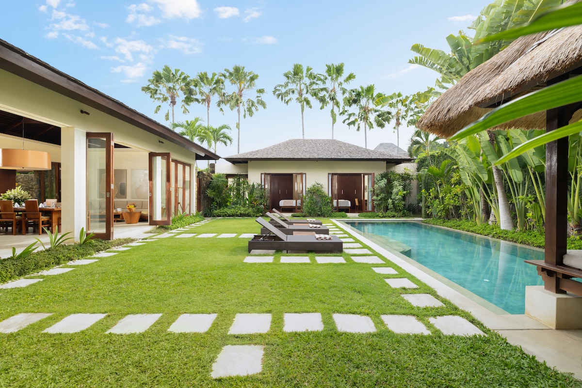 Luxury 5BR Designer Villa with Full Staff 12