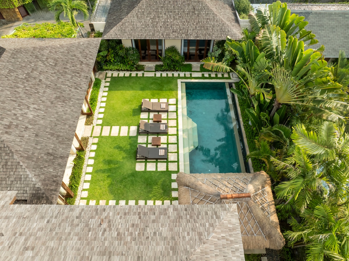 Luxury 5BR Designer Villa with Full Staff 13