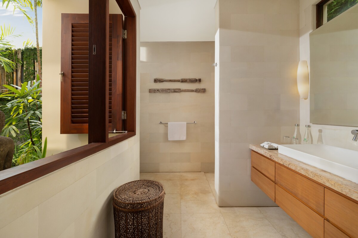 Luxury 5BR Designer Villa with Full Staff 18