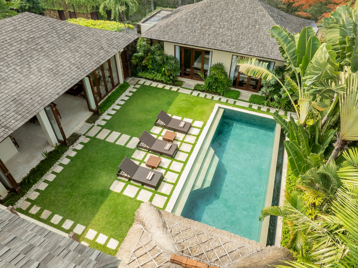 Luxury 5BR Designer Villa with Full Staff 2