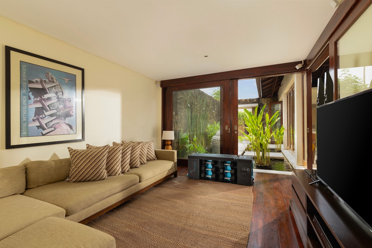 Luxury 5BR Designer Villa with Full Staff 4