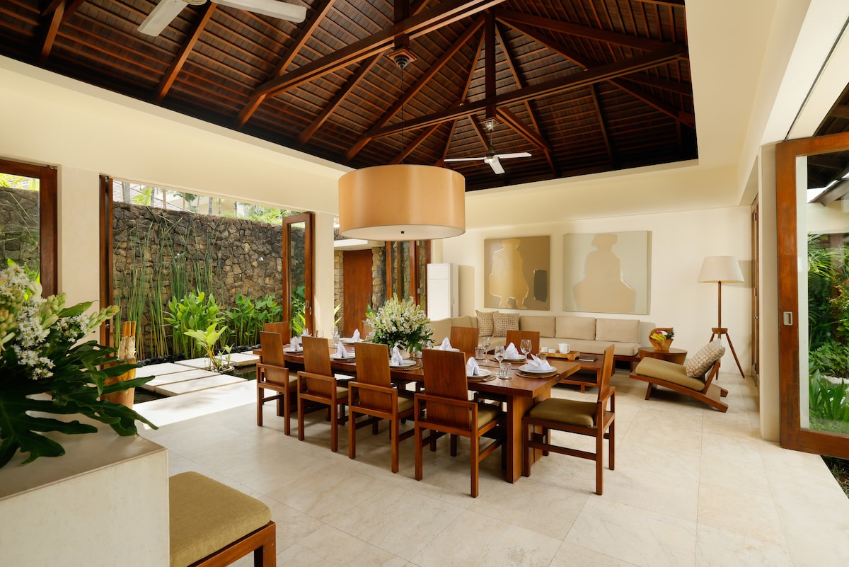 Luxury 5BR Designer Villa with Full Staff 5
