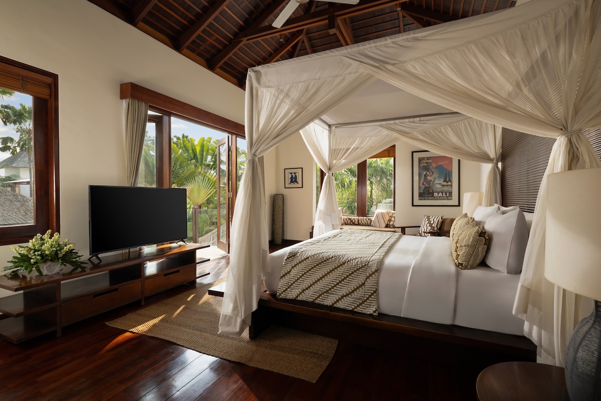 Luxury 5BR Designer Villa with Full Staff 6