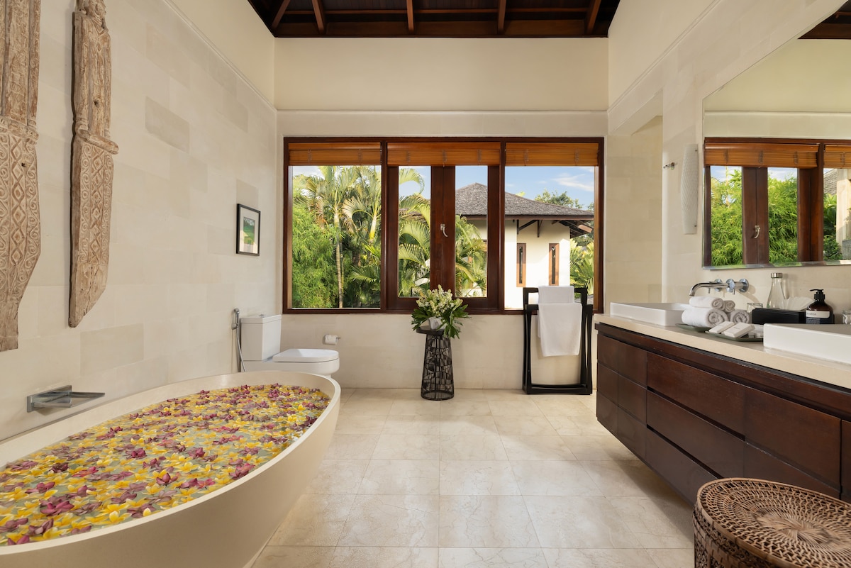 Luxury 5BR Designer Villa with Full Staff 7