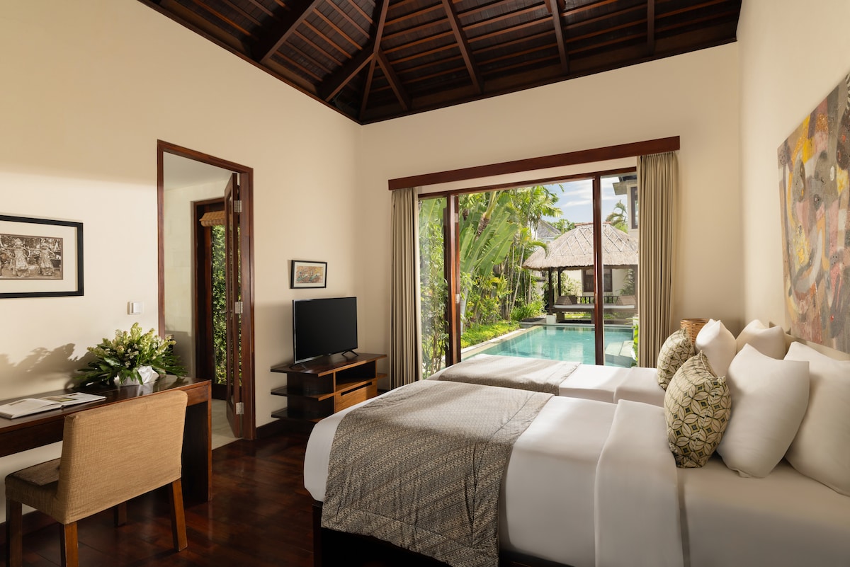 Luxury 5BR Designer Villa with Full Staff 8