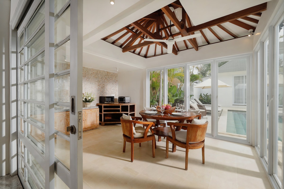 Quiet 5BR Villa Close to the Beach with Full Staff