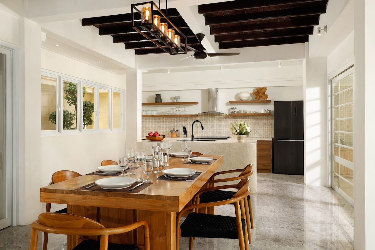 Quiet 5BR Villa Close to the Beach with Full Staff 15