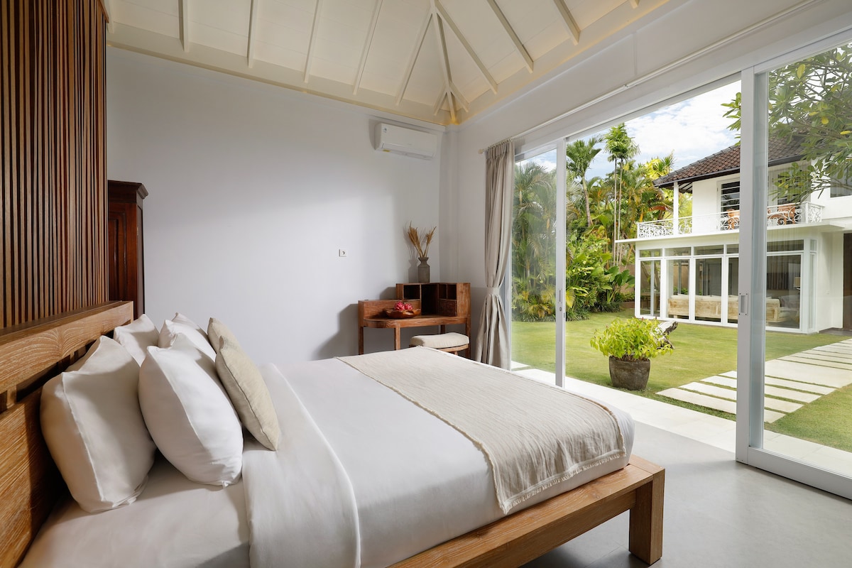 Quiet 5BR Villa Close to the Beach with Full Staff 19