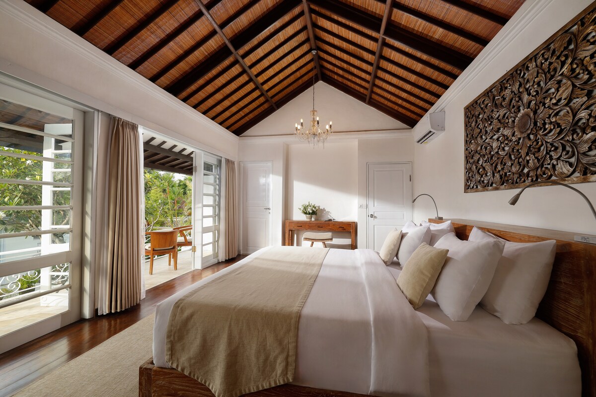 Quiet 5BR Villa Close to the Beach with Full Staff 7