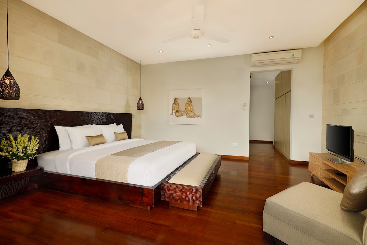Spacious and Quiet 5BR Villa Close to the Beach 19