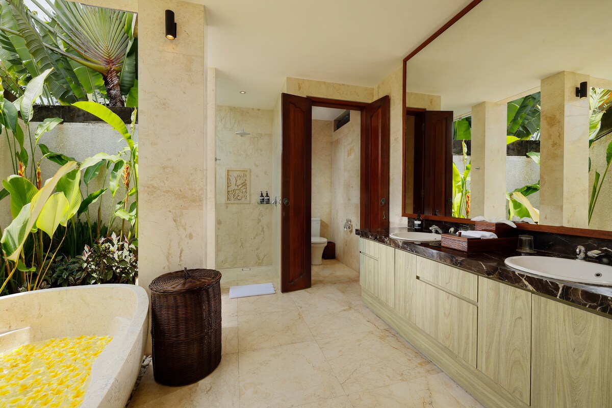 Spacious and Quiet 5BR Villa Close to the Beach 21