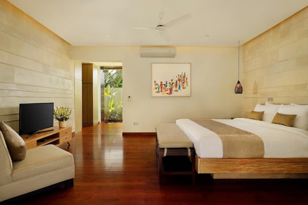 Spacious and Quiet 5BR Villa Close to the Beach 23